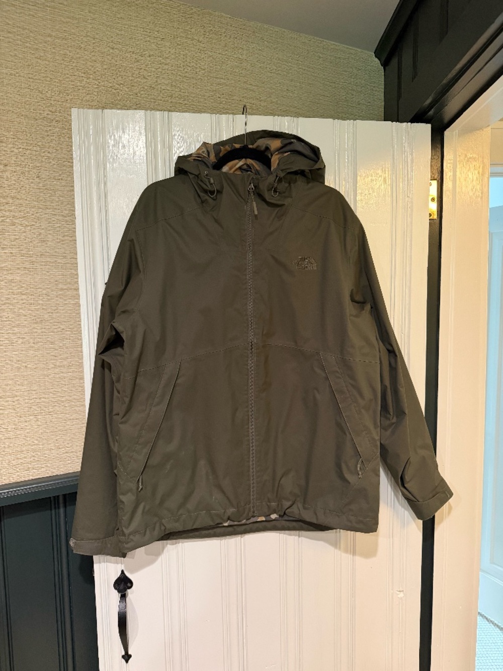 The North Face Rain Jacket Mens